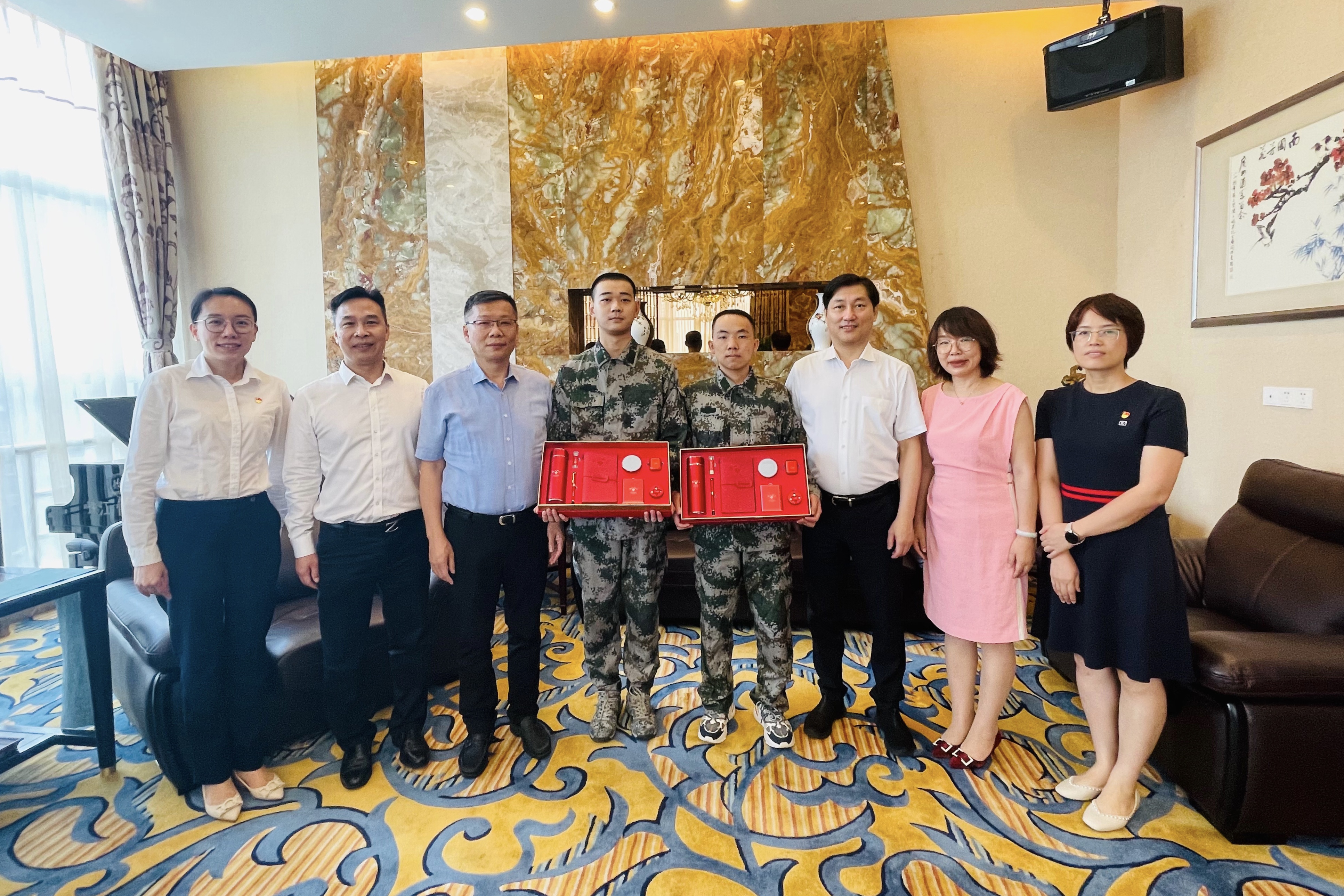 新(xin)兵請(qing)入列 | 廣(guang)州酒傢(jia)集(ji)團(tuán)召開2022年(nian)新(xin)兵歡送會