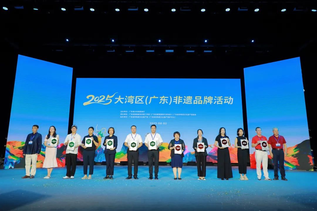 廣(guang)州酒傢(jia)集(ji)團(tuán)入選非(fei)遺保護實踐(jian)創新(xin)案例 引領(ling)非(fei)遺活态傳(chuan)承(cheng)新(xin)方(fang)向